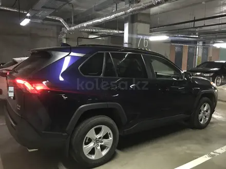 Toyota RAV4 2021 года за 14 700 000 тг. в Караганда – фото 5