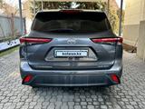 Toyota Highlander 2022 года за 27 000 000 тг. в Алматы – фото 4