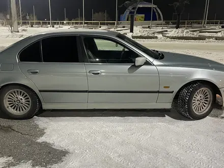 BMW 523 1997 года за 2 700 000 тг. в Караганда – фото 2