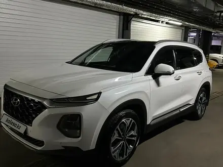 Hyundai Santa Fe 2019 года за 11 300 000 тг. в Алматы