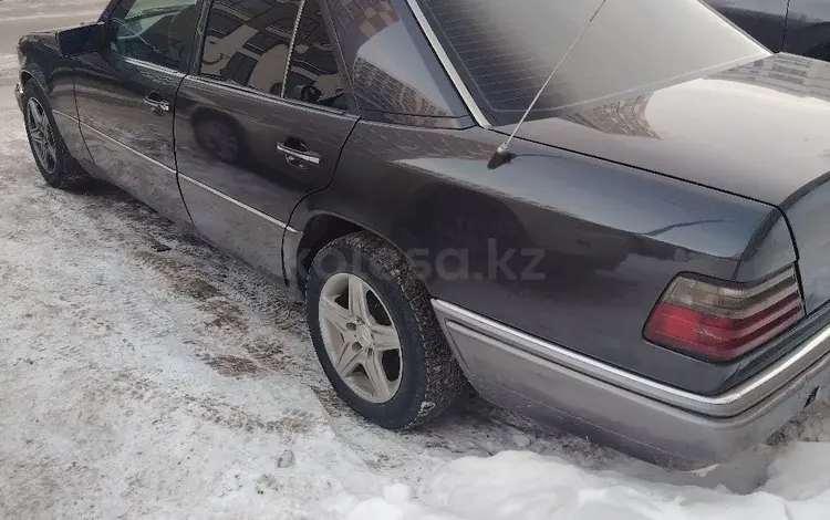 Mercedes-Benz E 200 1993 годаүшін2 800 000 тг. в Астана