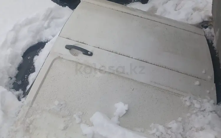 Дверь боковая за 1 000 тг. в Алматы