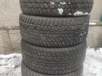 Комплект шипованных шин 255/55R18 за 35 000 тг. в Алматы