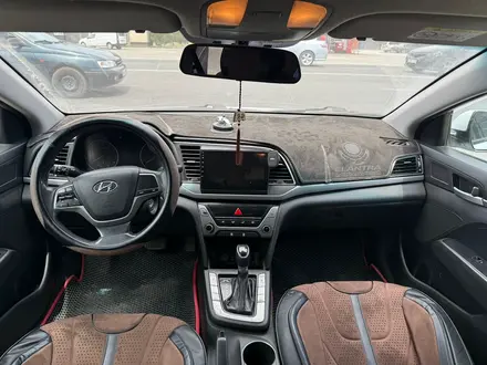 Hyundai Elantra 2017 года за 5 700 000 тг. в Тараз – фото 2