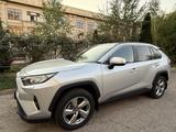 Toyota RAV4 2020 года за 16 199 000 тг. в Алматы – фото 2