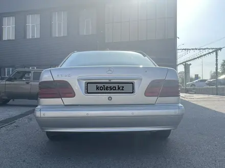 Mercedes-Benz E 320 2000 года за 5 999 999 тг. в Шымкент – фото 4