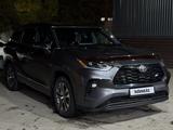 Toyota Highlander 2021 года за 21 000 000 тг. в Актобе – фото 2