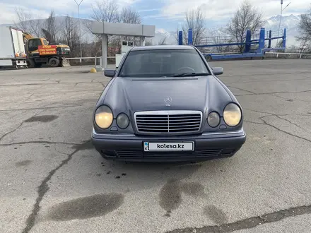 Mercedes-Benz E 280 1998 года за 4 500 000 тг. в Алматы