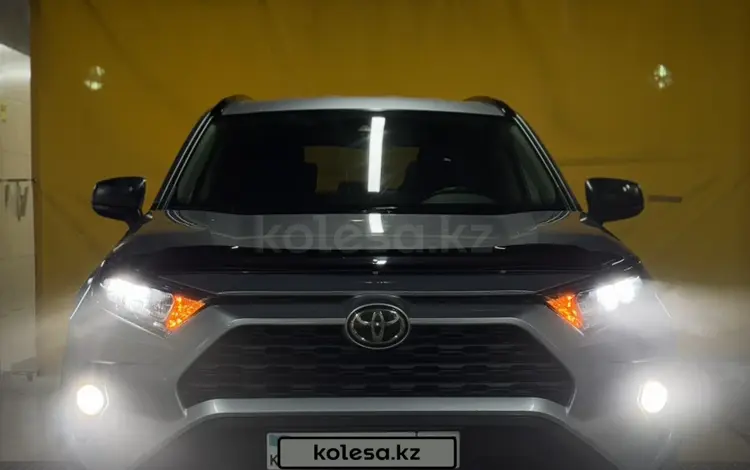 Toyota RAV4 2020 года за 13 800 000 тг. в Астана