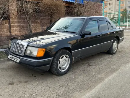 Mercedes-Benz E 200 1988 года за 1 800 000 тг. в Талдыкорган