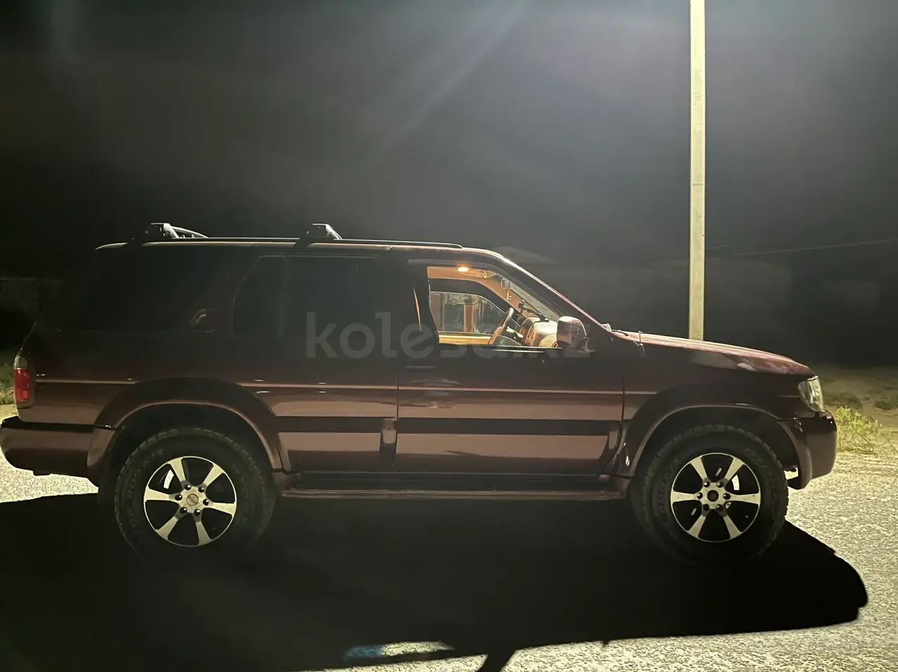 Infiniti QX4, 2001