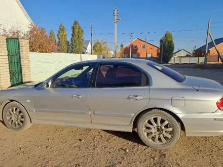 Hyundai Sonata 2002 года за 2 000 000 тг. в Актобе – фото 4