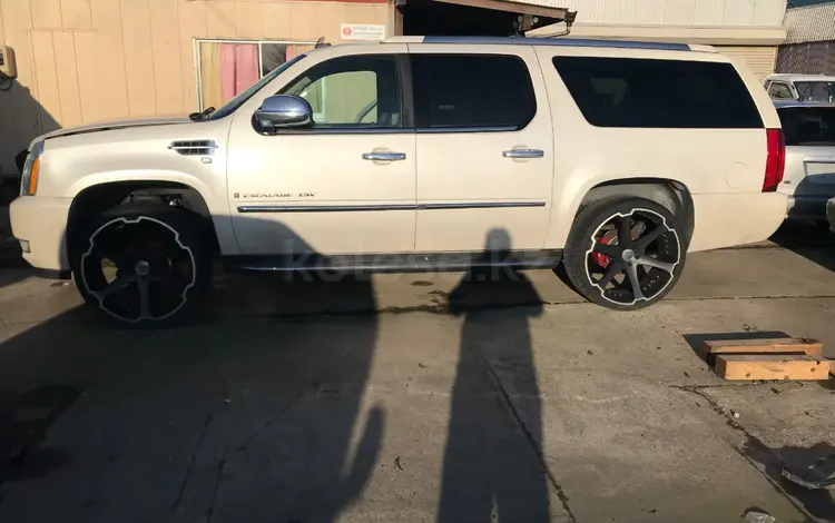 Cadillac Escalade, CTS на запчасти в Алматы