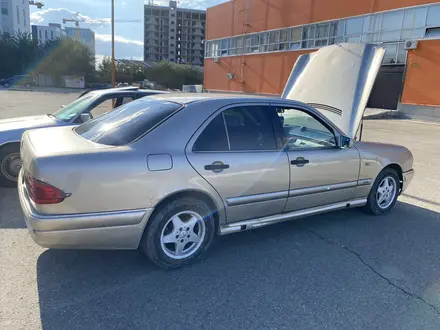 Mercedes-Benz E 240 1997 года за 1 700 000 тг. в Усть-Каменогорск – фото 2