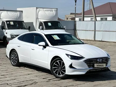 Hyundai Sonata 2021 года за 11 500 000 тг. в Атырау – фото 2