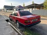 Mercedes-Benz E 200 1989 года за 650 000 тг. в Алматы – фото 3