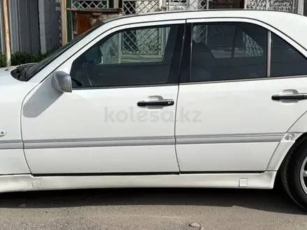 Mercedes-Benz C 240 1999 года за 3 650 000 тг. в Алматы – фото 4