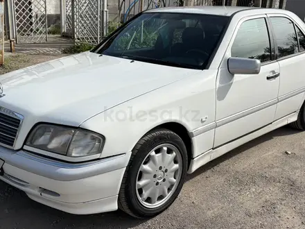 Mercedes-Benz C 240 1999 года за 3 650 000 тг. в Алматы – фото 2