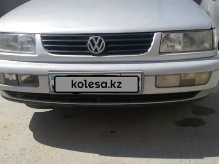 Volkswagen Passat 1993 года за 1 300 000 тг. в Актау – фото 4