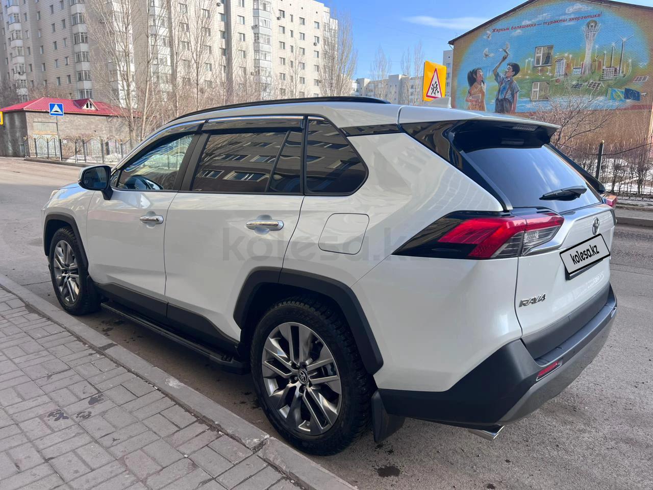 Toyota RAV4 2021 г.