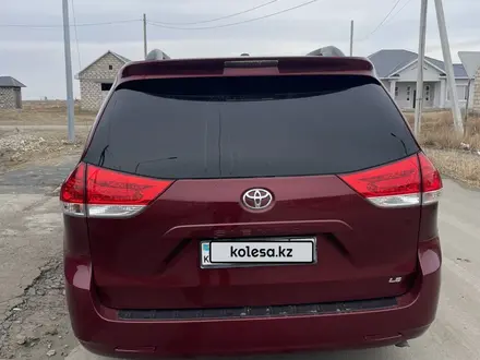 Toyota Sienna 2012 года за 10 000 000 тг. в Атырау – фото 4