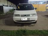 Volkswagen Sharan 1995 года за 1 500 000 тг. в Уральск – фото 4