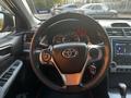 Toyota Camry 2013 года за 7 500 000 тг. в Актобе – фото 4