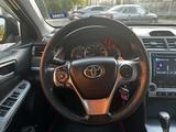 Toyota Camry 2013 года за 7 900 000 тг. в Актобе – фото 4