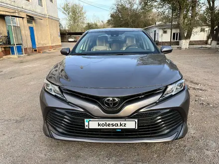 Toyota Camry 2020 года за 11 300 000 тг. в Астана – фото 2