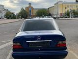 Mercedes-Benz E 220 1993 года за 5 000 000 тг. в Караганда – фото 2