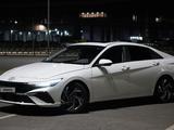 Hyundai Elantra 2023 года за 7 600 000 тг. в Караганда – фото 2