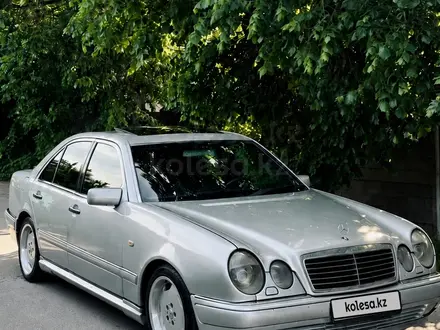 Mercedes-Benz E 320 1997 года за 3 400 000 тг. в Алматы – фото 3