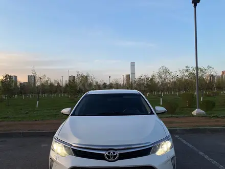 Toyota Camry 2017 года за 12 500 000 тг. в Актобе