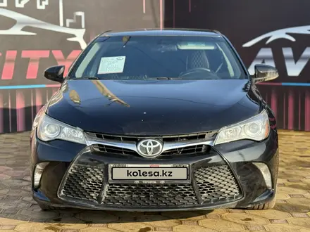 Toyota Camry 2016 года за 9 600 000 тг. в Атырау – фото 2