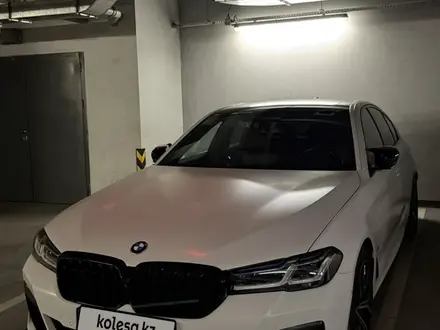 BMW 530 2022 года за 28 000 000 тг. в Алматы – фото 3