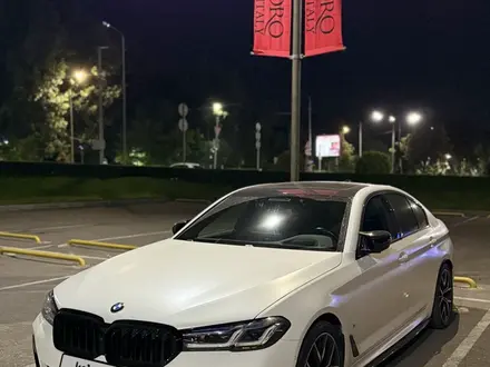 BMW 530 2022 года за 28 000 000 тг. в Алматы – фото 11