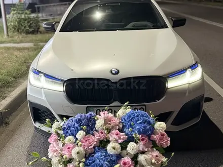 BMW 530 2022 года за 28 000 000 тг. в Алматы – фото 14