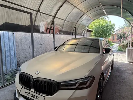 BMW 530 2022 года за 28 000 000 тг. в Алматы – фото 18