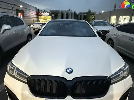 BMW 530 2022 года за 28 000 000 тг. в Алматы – фото 5