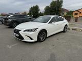 Lexus ES 250 2023 года за 27 000 000 тг. в Алматы