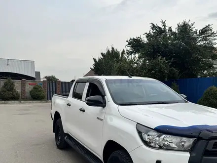 Toyota Hilux 2022 года за 20 000 000 тг. в Алматы – фото 2