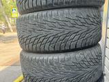 255/45/19 Nokian. Отличный зимний комплект шин за 120 000 тг. в Алматы