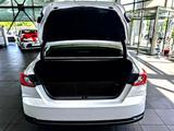 Toyota Camry Luxe 2025 года за 25 190 000 тг. в Усть-Каменогорск – фото 5