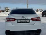 Toyota Camry 2018 года за 14 250 000 тг. в Астана – фото 4