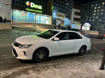 Toyota Camry 2015 года за 11 500 000 тг. в Актобе – фото 8