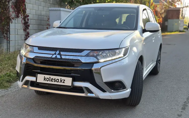 Mitsubishi Outlander 2022 годаүшін10 800 000 тг. в Алматы