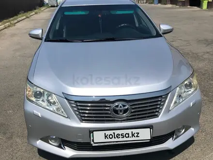 Toyota Camry 2013 года за 11 800 000 тг. в Атырау