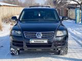 Volkswagen Touareg 2006 года за 3 500 000 тг. в Тараз – фото 5