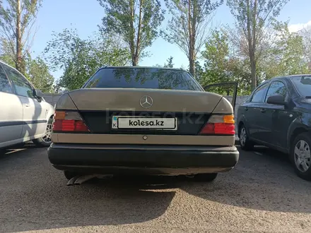 Mercedes-Benz E 300 1988 года за 1 200 000 тг. в Астана – фото 4