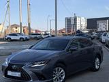Lexus ES 300h 2013 года за 7 800 000 тг. в Атырау